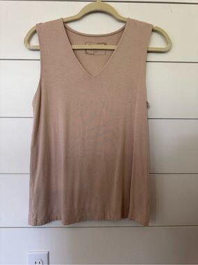 Cupio Sleeveless V-Neck Tank Top - Blush